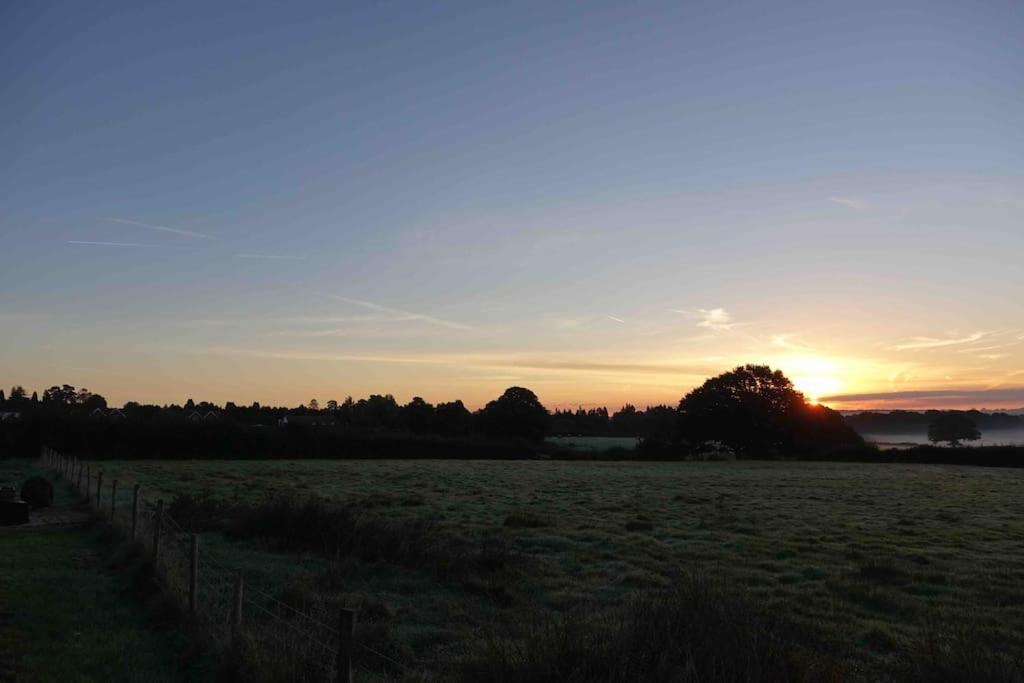 The Cowshed, Tunbridge Wells Villa ภายนอก รูปภาพ